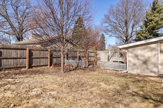 901 N B Street, Indianola, IA 50125