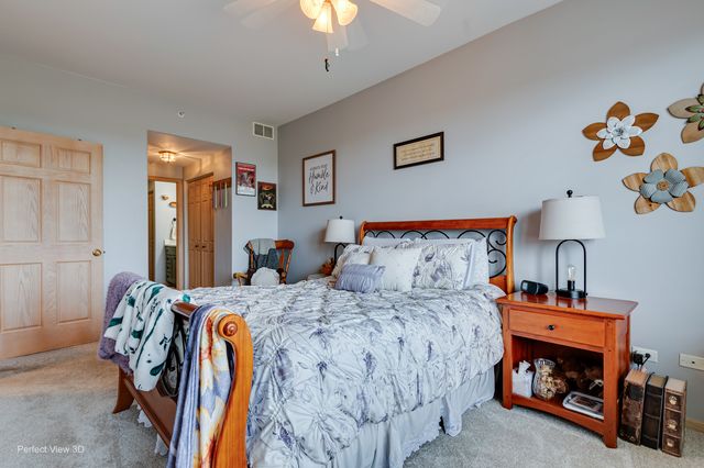 1761 PAVILION Way 503, Park Ridge, IL 60068