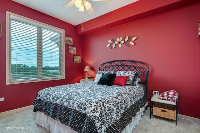 1761 PAVILION Way 503, Park Ridge, IL 60068