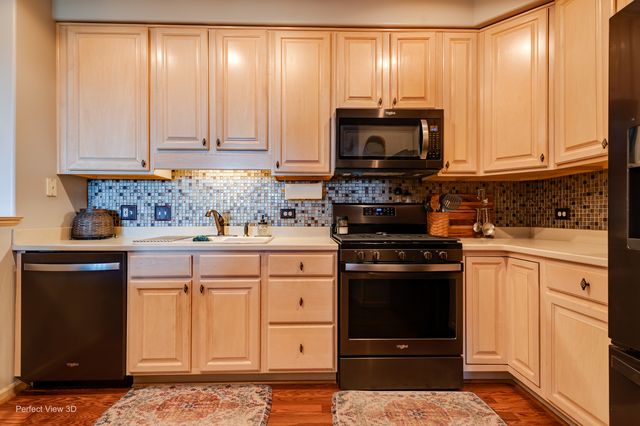 1761 PAVILION Way 503, Park Ridge, IL 60068