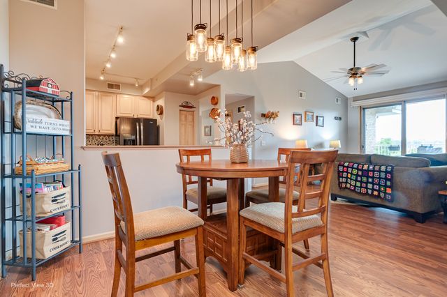 1761 PAVILION Way 503, Park Ridge, IL 60068