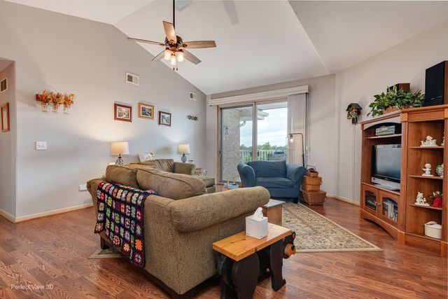1761 PAVILION Way 503, Park Ridge, IL 60068