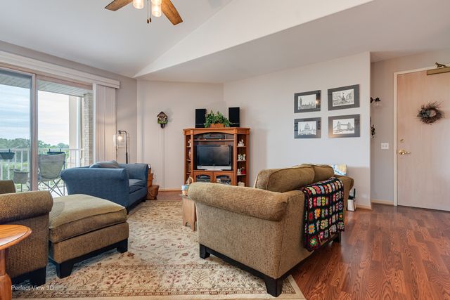 1761 PAVILION Way 503, Park Ridge, IL 60068
