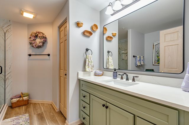1761 PAVILION Way 503, Park Ridge, IL 60068
