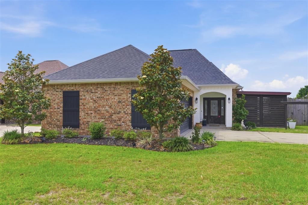 1040 Michelle Dr Drive, Sulphur, LA 70663