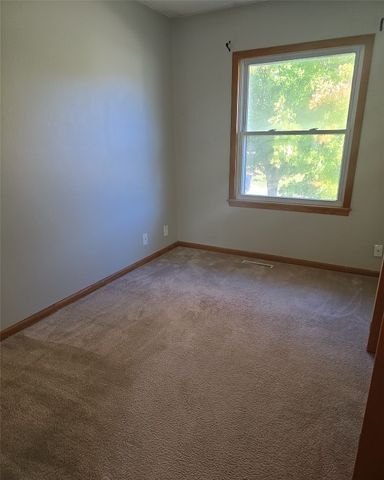 6701 Stonybrook Lane NE, Cedar Rapids, IA 52402