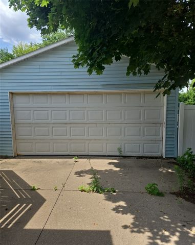 6701 Stonybrook Lane NE, Cedar Rapids, IA 52402