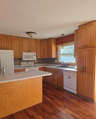 6701 Stonybrook Lane NE, Cedar Rapids, IA 52402