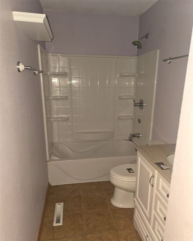 6701 Stonybrook Lane NE, Cedar Rapids, IA 52402