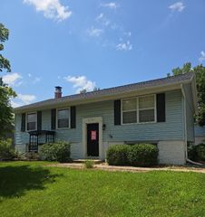 6701 Stonybrook Lane NE, Cedar Rapids, IA 52402