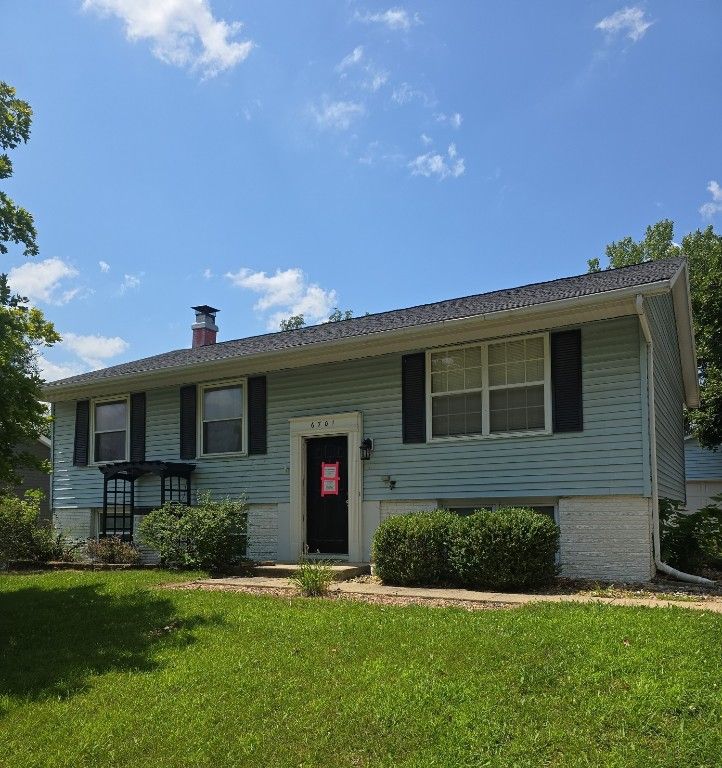 6701 Stonybrook Lane NE, Cedar Rapids, IA 52402