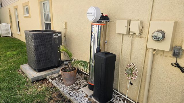 6053 GENTLE BEN CIRCLE, Wesley Chapel, FL 33544