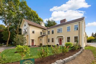 2 Pleasant St 2, Lexington, MA 02421