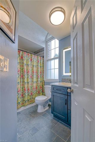 742 Brookside DR # 303, Newport News, VA 23602