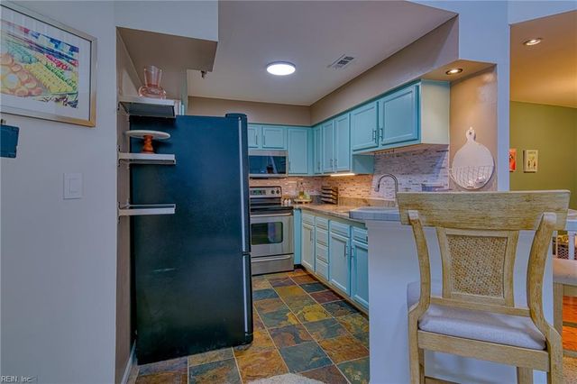 742 Brookside DR # 303, Newport News, VA 23602