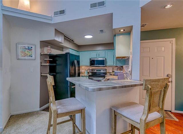 742 Brookside DR # 303, Newport News, VA 23602