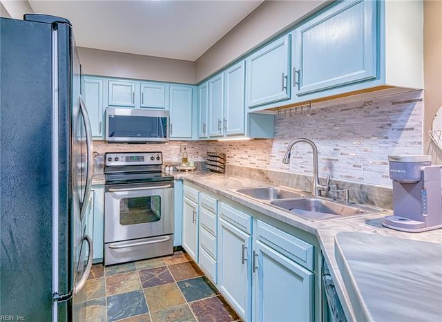 742 Brookside DR # 303, Newport News, VA 23602