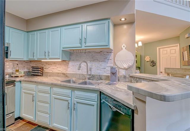 742 Brookside DR # 303, Newport News, VA 23602