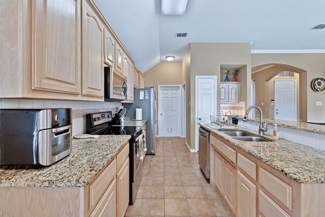 6305 Clear Pool Drive, Arlington, TX 76018