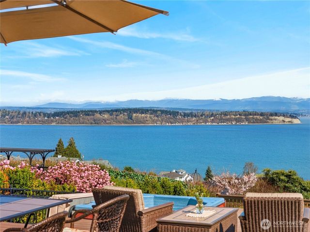 4621 Tanner View Drive, Clinton, WA 98236