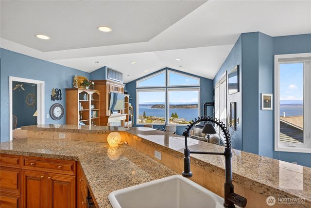 4621 Tanner View Drive, Clinton, WA 98236