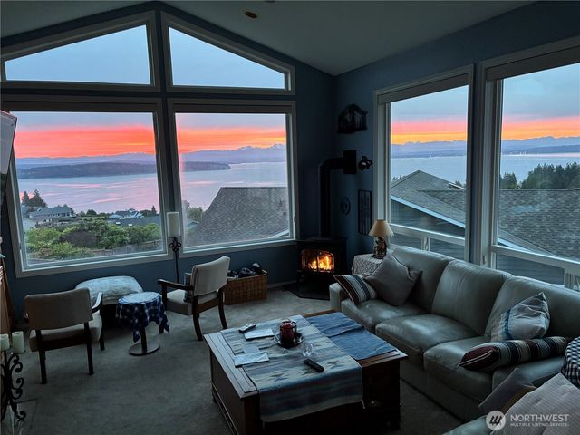 4621 Tanner View Drive, Clinton, WA 98236