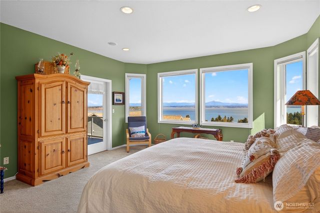 4621 Tanner View Drive, Clinton, WA 98236