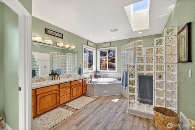 4621 Tanner View Drive, Clinton, WA 98236