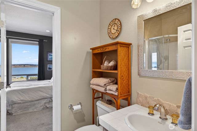 4621 Tanner View Drive, Clinton, WA 98236