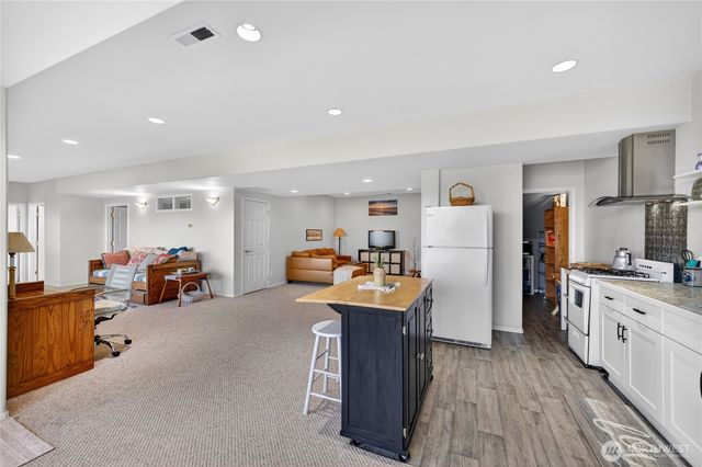 4621 Tanner View Drive, Clinton, WA 98236