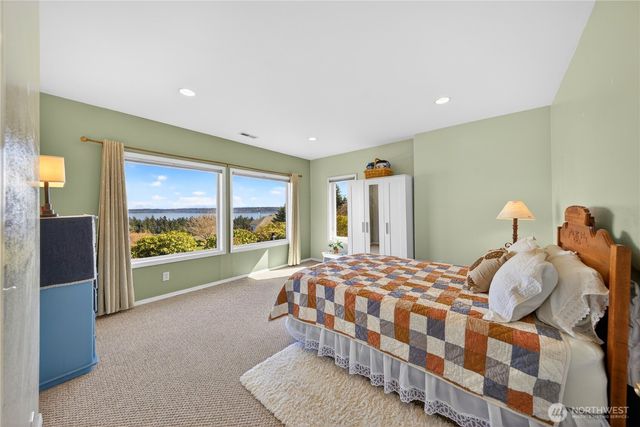 4621 Tanner View Drive, Clinton, WA 98236