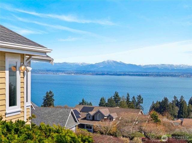 4621 Tanner View Drive, Clinton, WA 98236