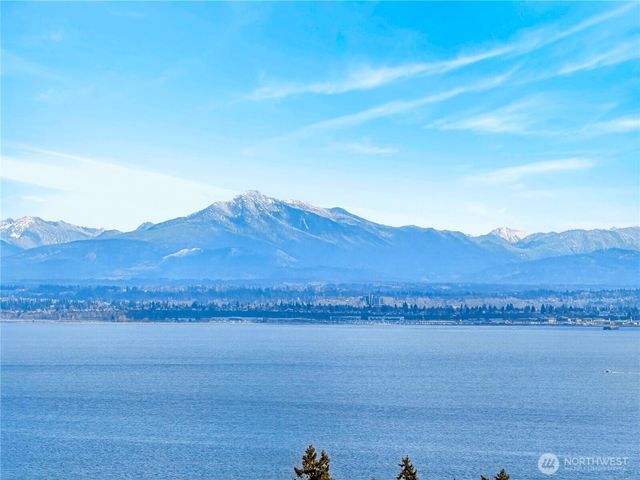 4621 Tanner View Drive, Clinton, WA 98236