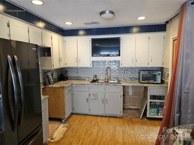1700 Old Towne Court, Charlotte, NC 28217