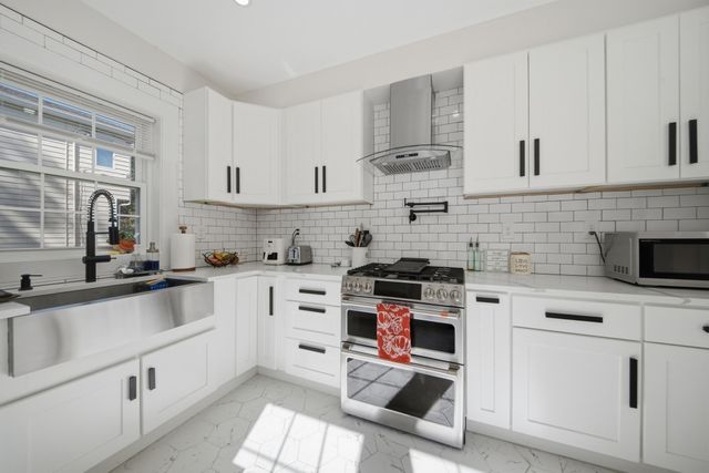 18 Elmcrest Road, North Andover, MA 01845
