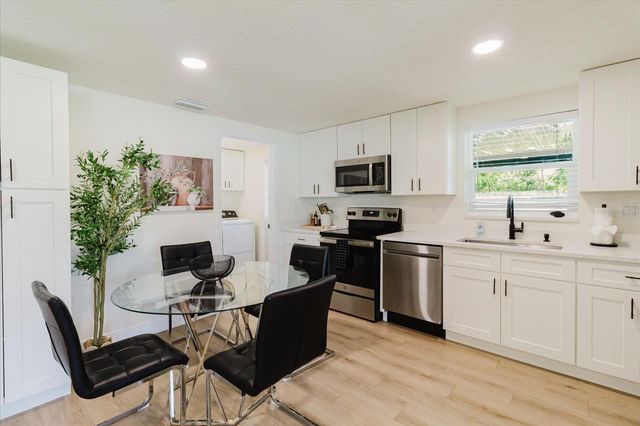 916 17TH STREET N, St Petersburg, FL 33713