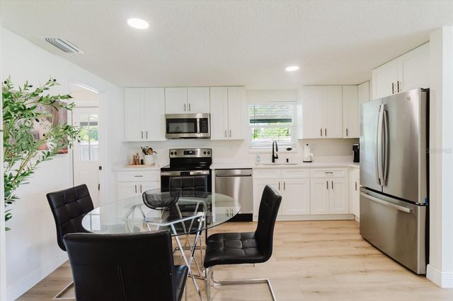 916 17TH STREET N, St Petersburg, FL 33713