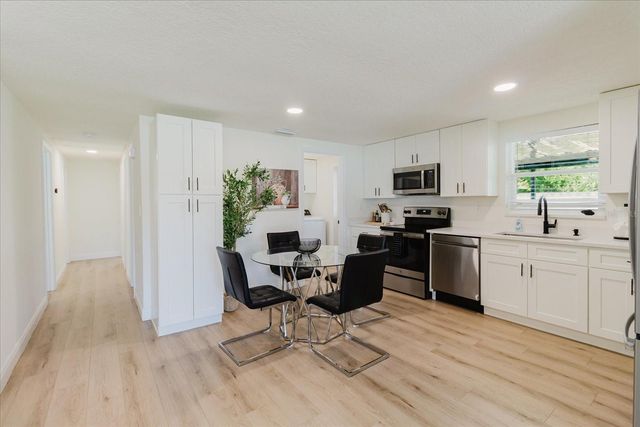 916 17TH STREET N, St Petersburg, FL 33713