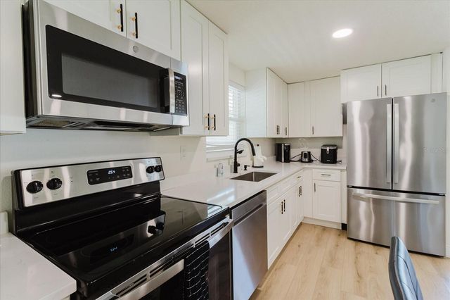 916 17TH STREET N, St Petersburg, FL 33713