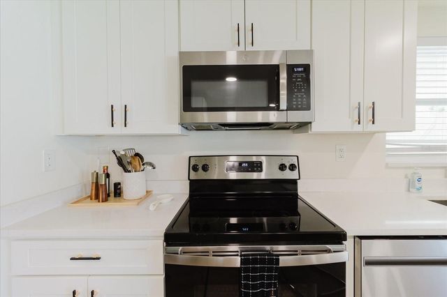 916 17TH STREET N, St Petersburg, FL 33713