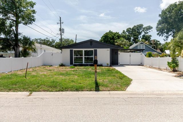 916 17TH STREET N, St Petersburg, FL 33713