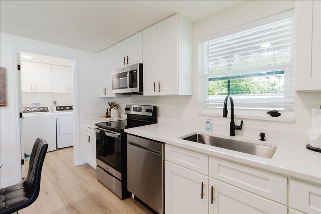 916 17TH STREET N, St Petersburg, FL 33713