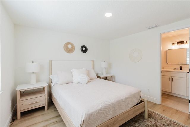 916 17TH STREET N, St Petersburg, FL 33713