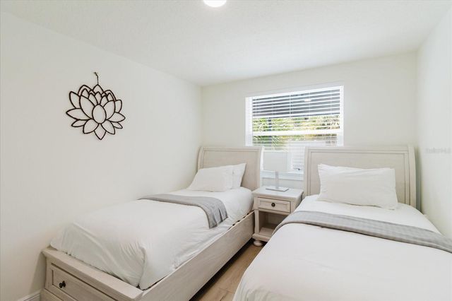 916 17TH STREET N, St Petersburg, FL 33713