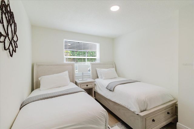 916 17TH STREET N, St Petersburg, FL 33713