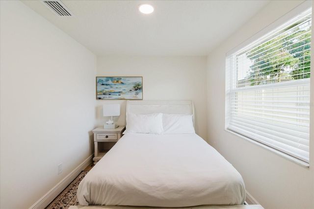 916 17TH STREET N, St Petersburg, FL 33713