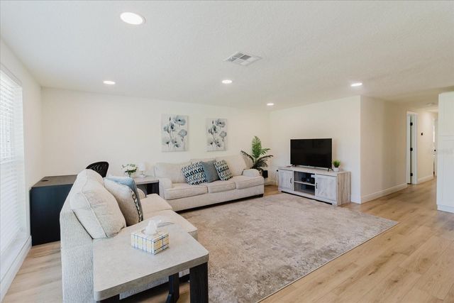 916 17TH STREET N, St Petersburg, FL 33713
