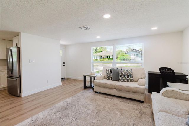 916 17TH STREET N, St Petersburg, FL 33713