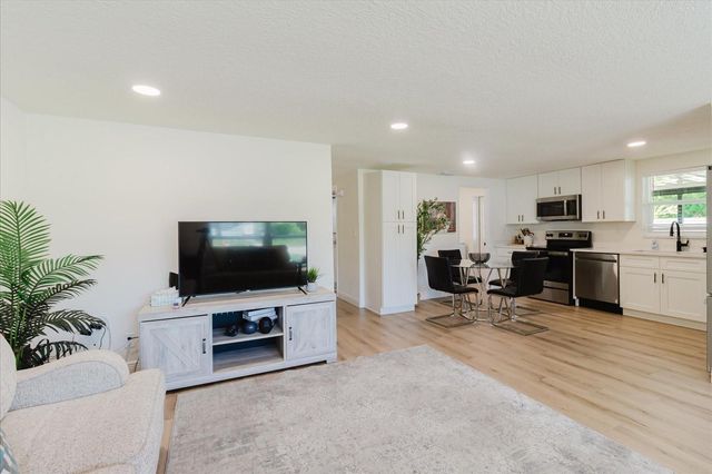 916 17TH STREET N, St Petersburg, FL 33713