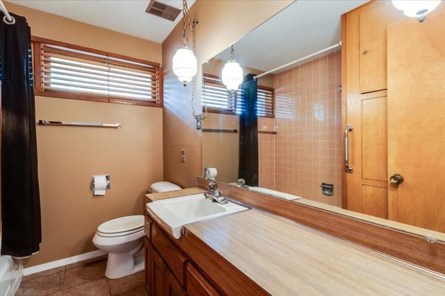 826 N Crestline St, Wichita, KS 67212